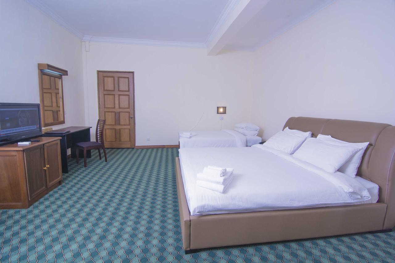 Asia Plaza Hotel Янгон Екстер'єр фото