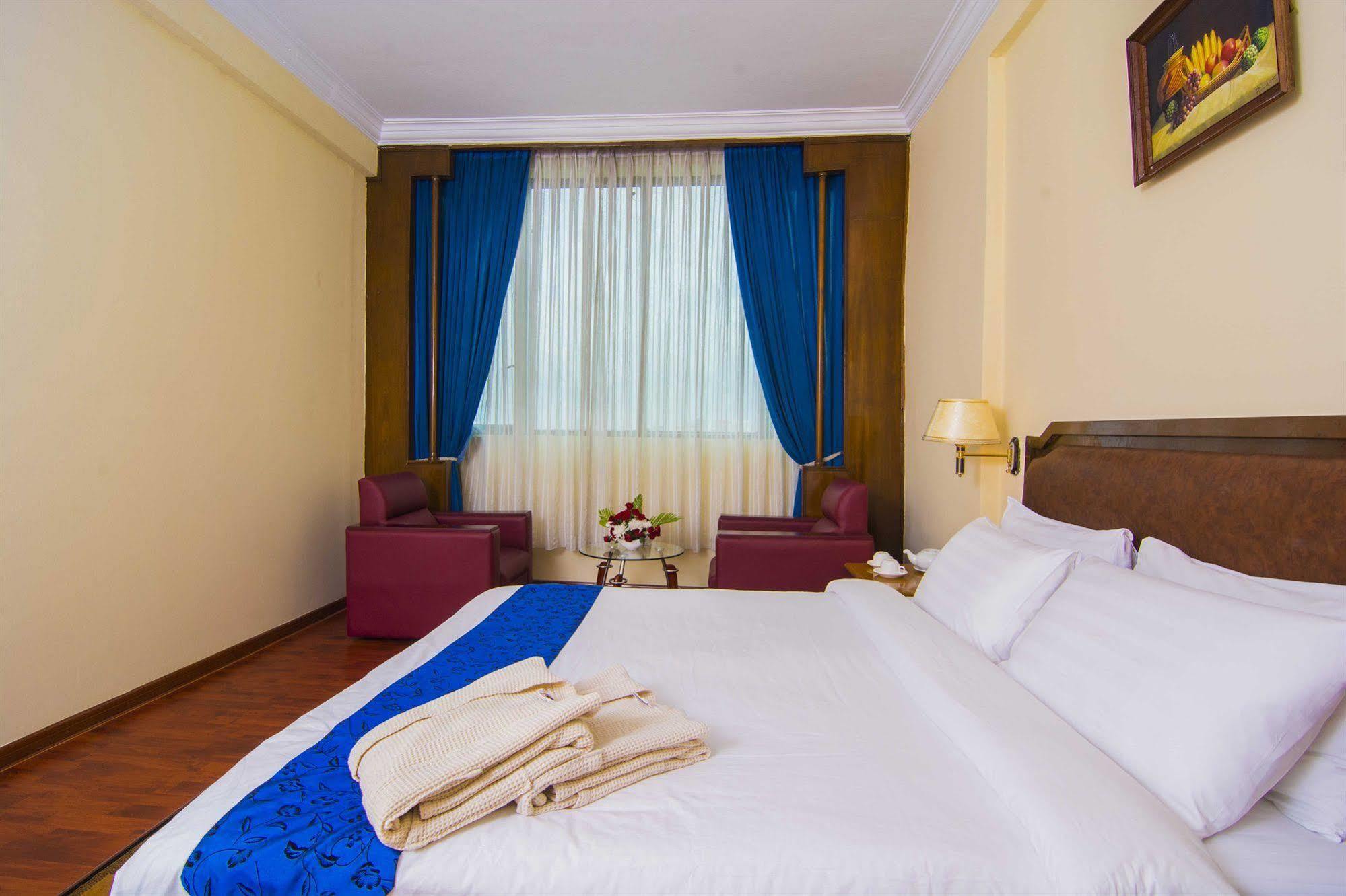 Asia Plaza Hotel Янгон Екстер'єр фото