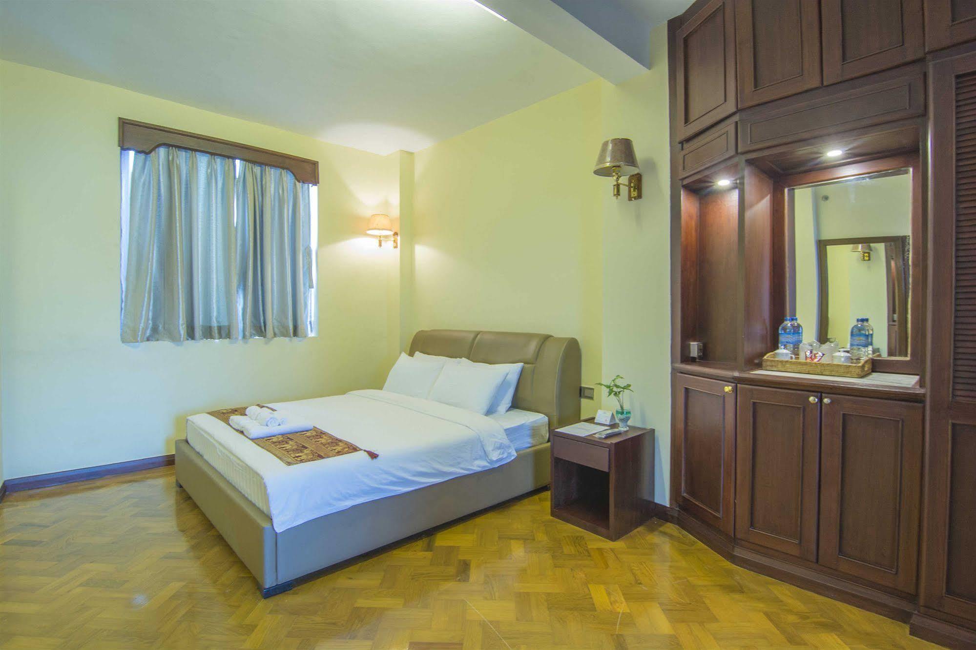 Asia Plaza Hotel Янгон Екстер'єр фото