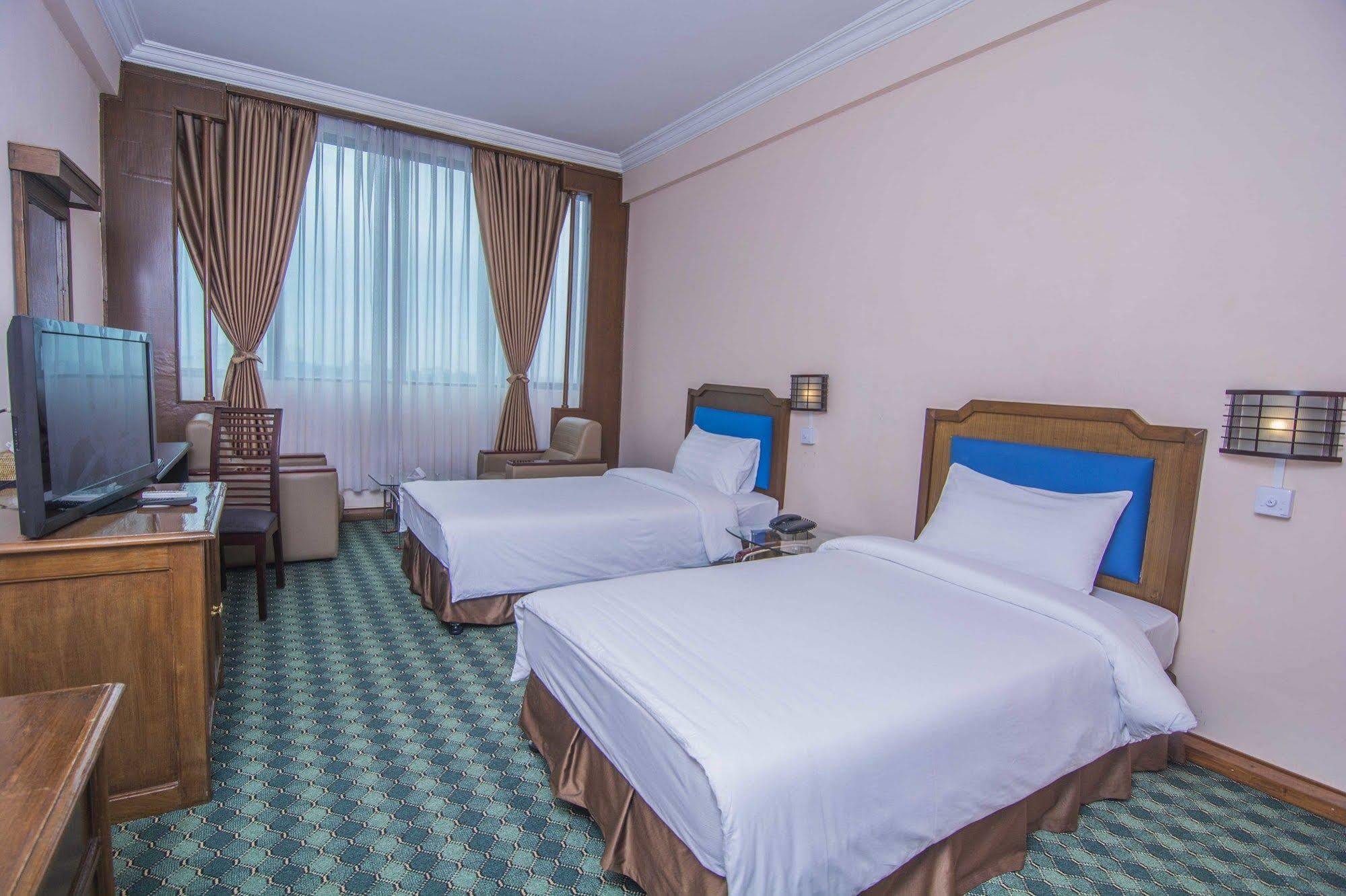 Asia Plaza Hotel Янгон Екстер'єр фото